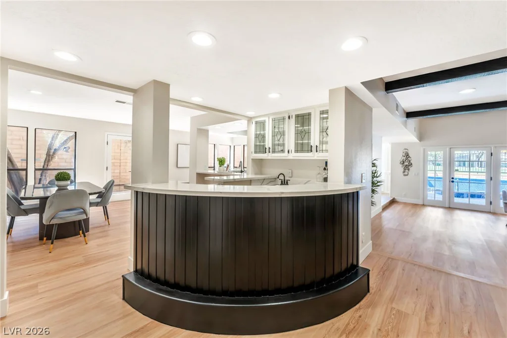 976 Pinehurst, Las Vegas, NV 89109