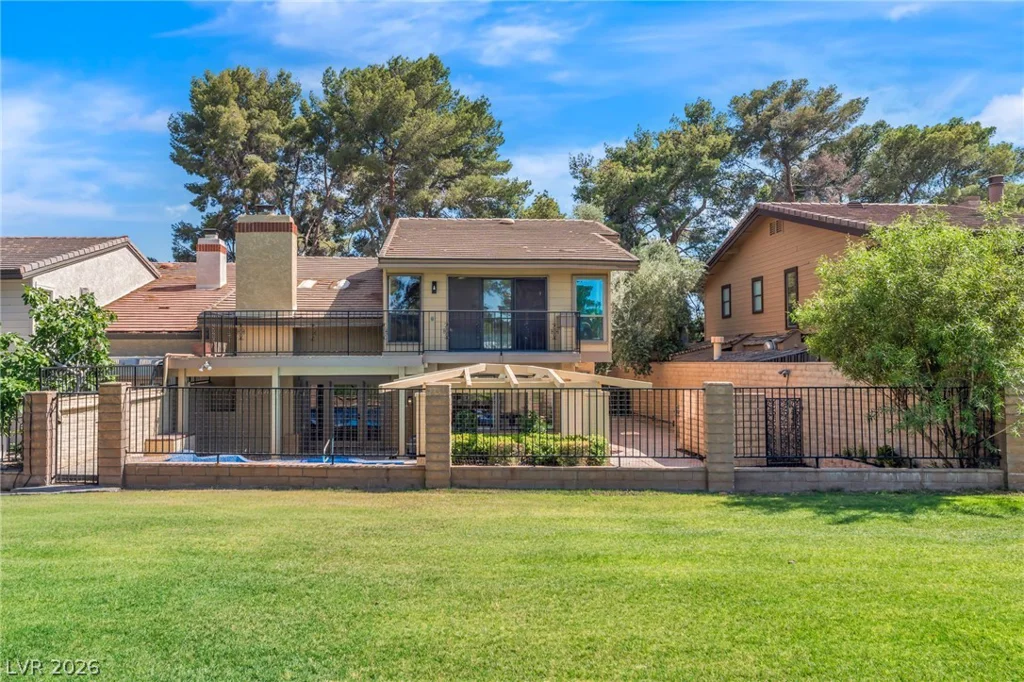 976 Pinehurst, Las Vegas, NV 89109