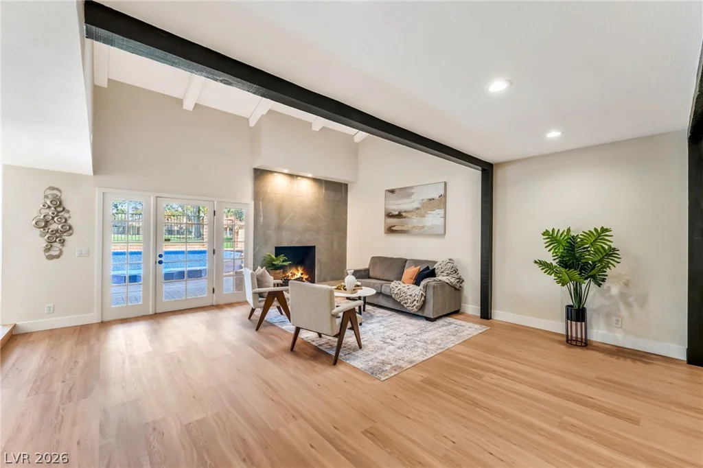976 Pinehurst, Las Vegas, NV 89109