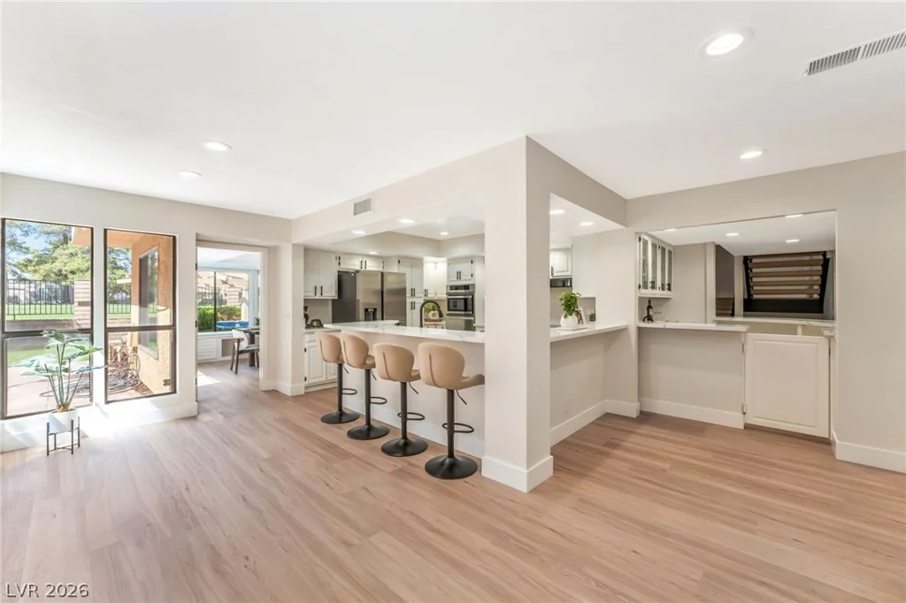 976 Pinehurst, Las Vegas, NV 89109