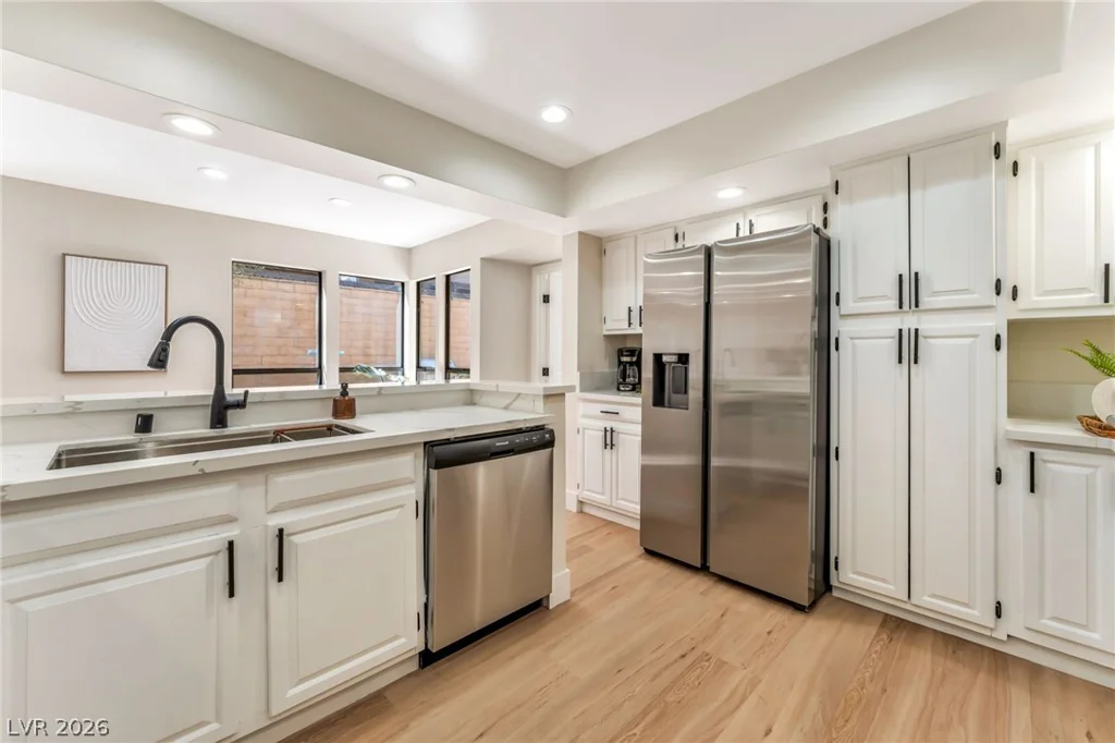 976 Pinehurst, Las Vegas, NV 89109