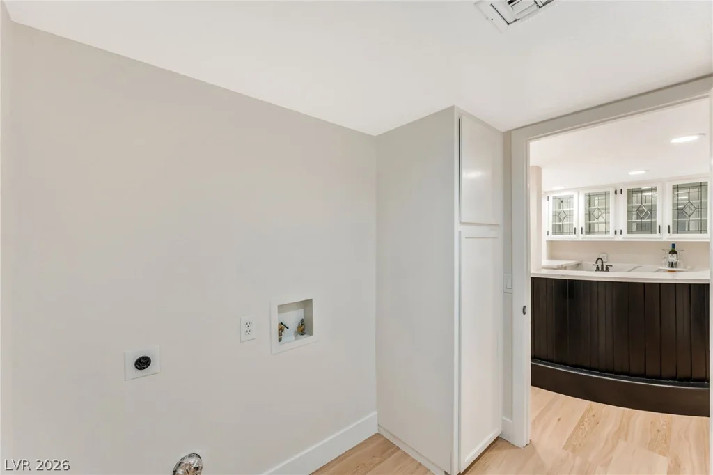976 Pinehurst, Las Vegas, NV 89109