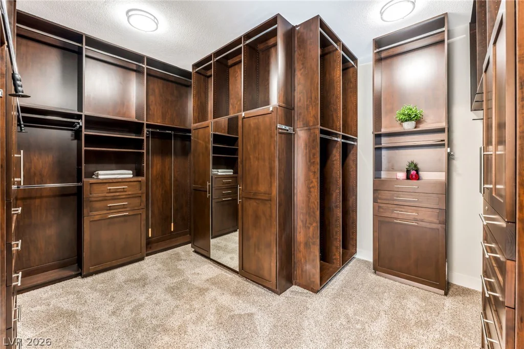 976 Pinehurst, Las Vegas, NV 89109
