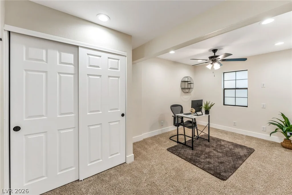 976 Pinehurst, Las Vegas, NV 89109
