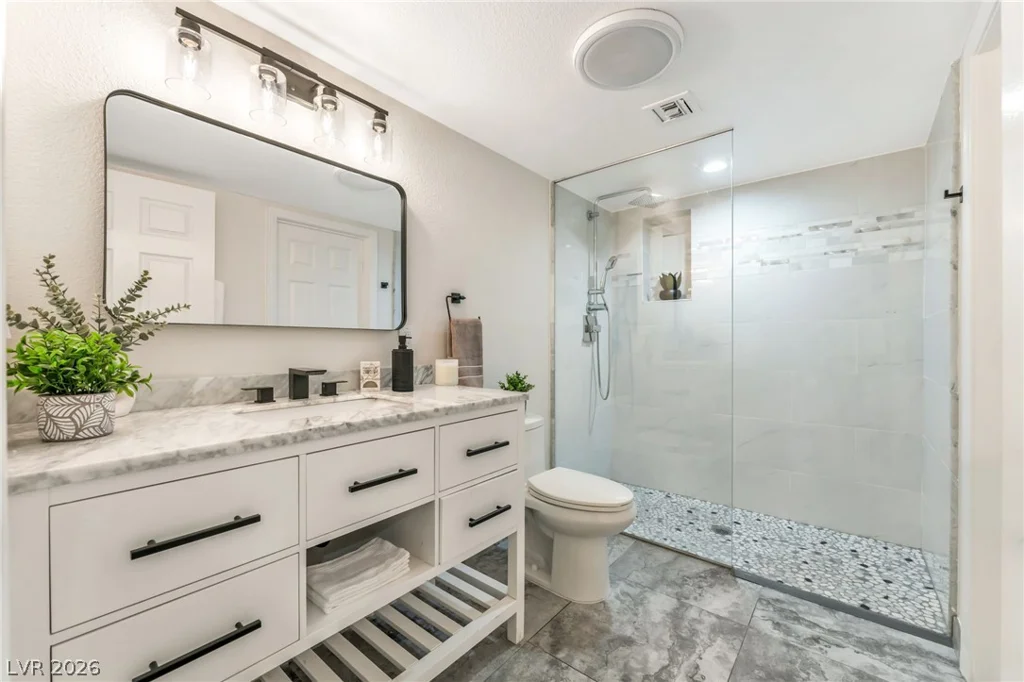 976 Pinehurst, Las Vegas, NV 89109