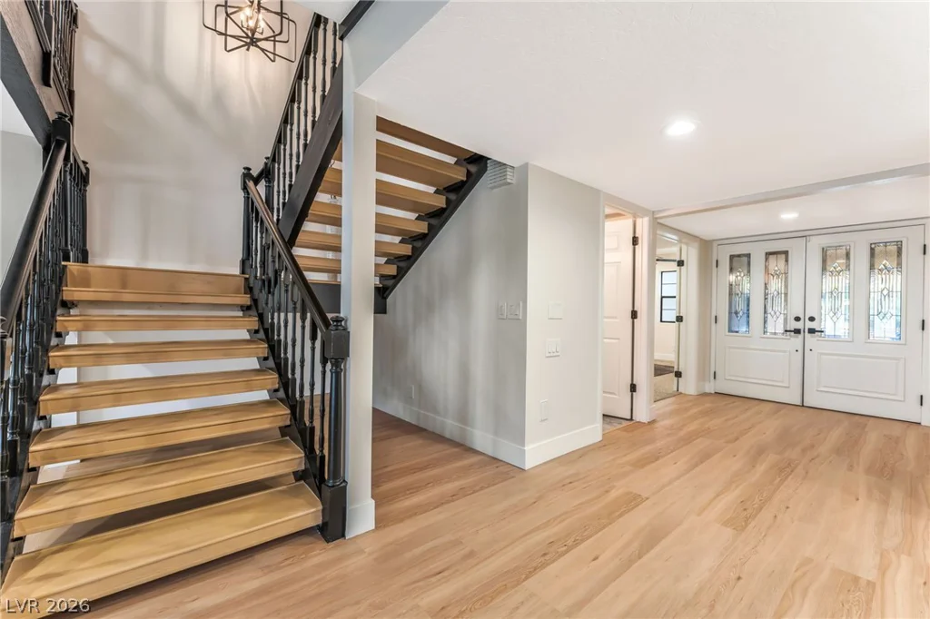 976 Pinehurst, Las Vegas, NV 89109
