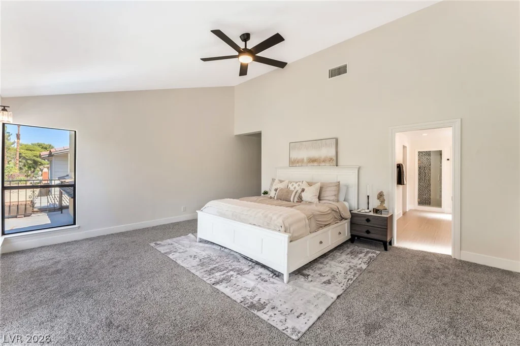 976 Pinehurst, Las Vegas, NV 89109