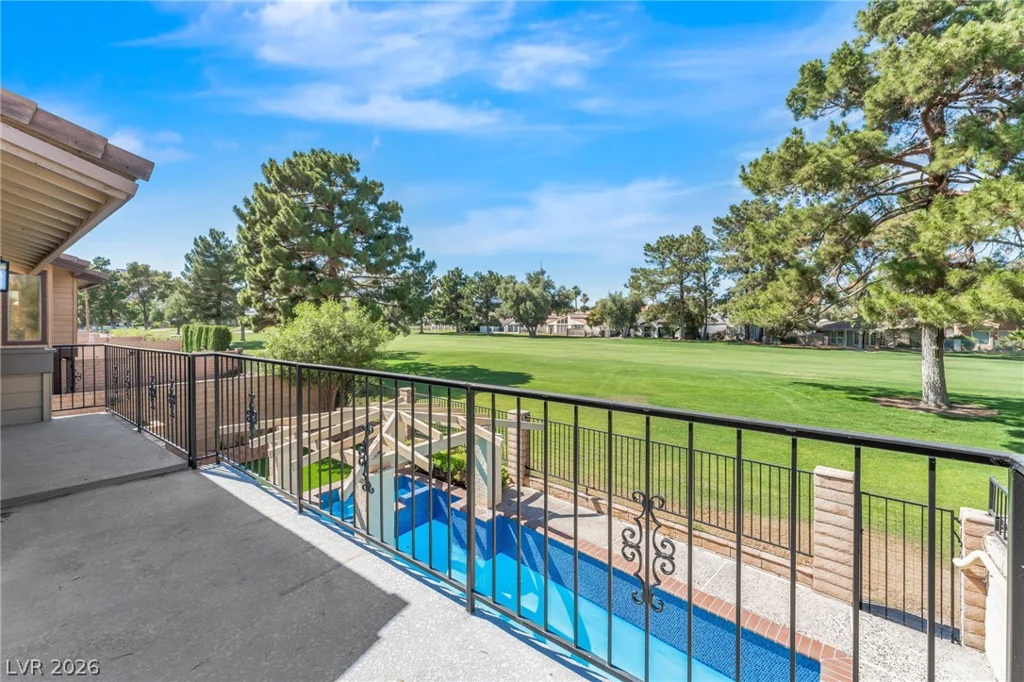 976 Pinehurst, Las Vegas, NV 89109