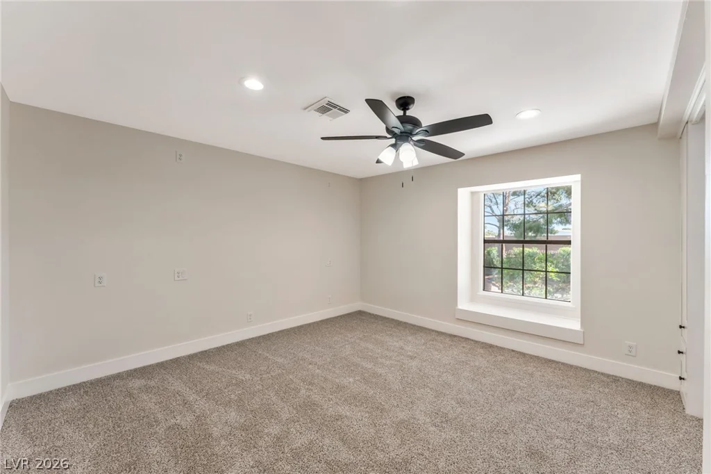 976 Pinehurst, Las Vegas, NV 89109