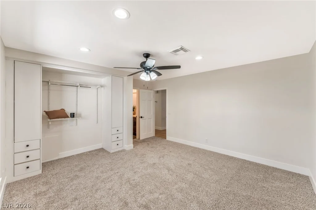 976 Pinehurst, Las Vegas, NV 89109