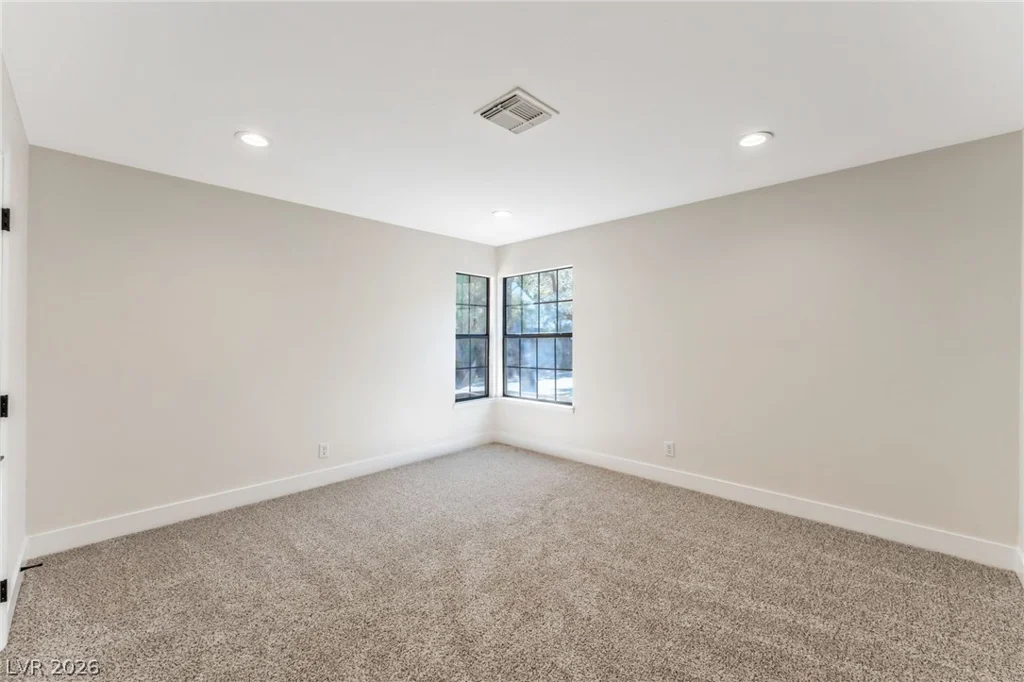976 Pinehurst, Las Vegas, NV 89109