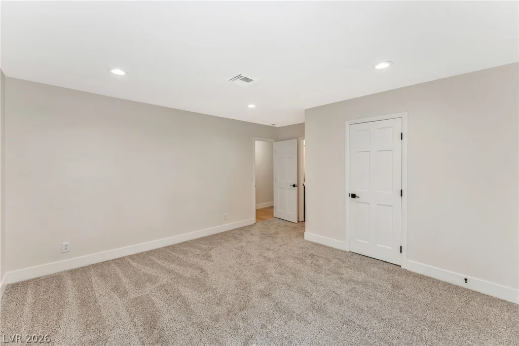 976 Pinehurst, Las Vegas, NV 89109