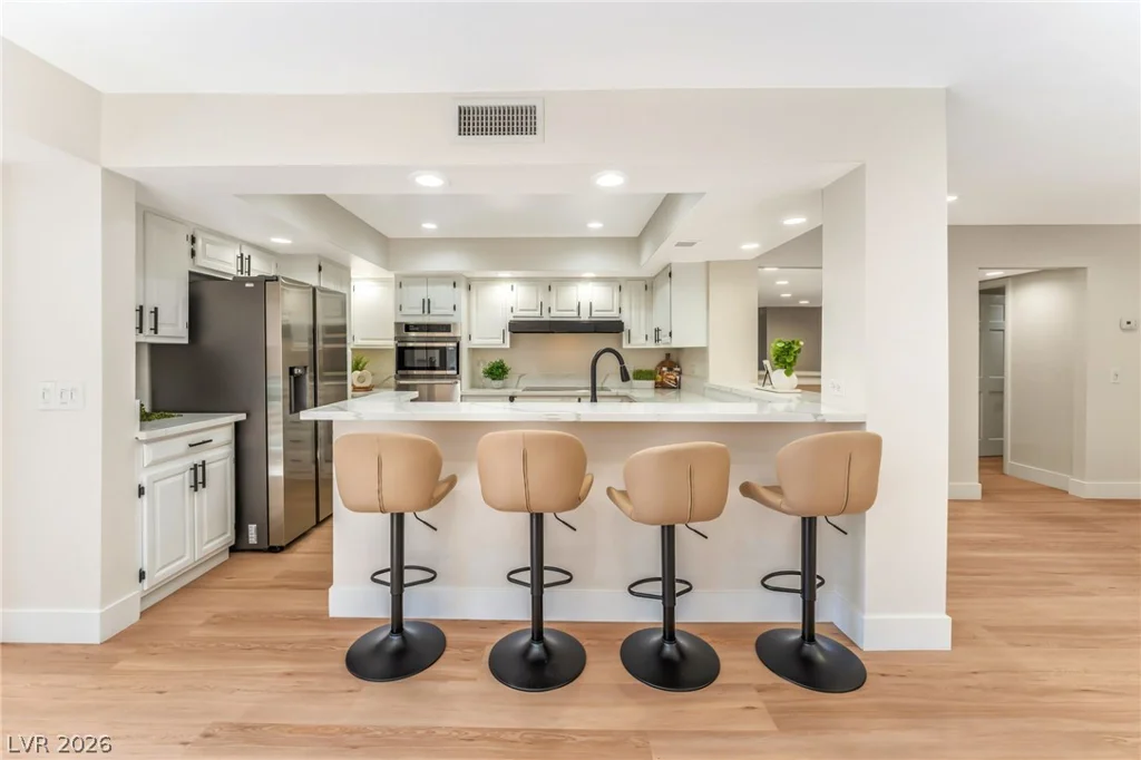 976 Pinehurst, Las Vegas, NV 89109