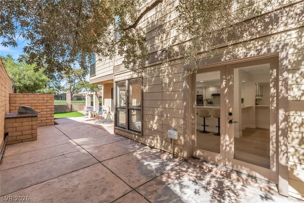 976 Pinehurst, Las Vegas, NV 89109