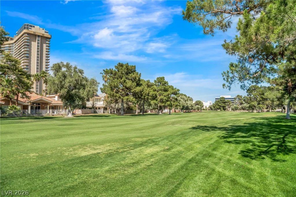976 Pinehurst, Las Vegas, NV 89109