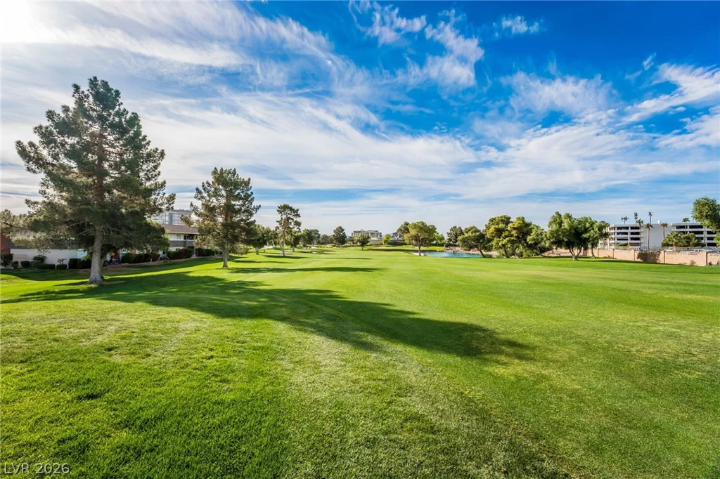 976 Pinehurst, Las Vegas, NV 89109