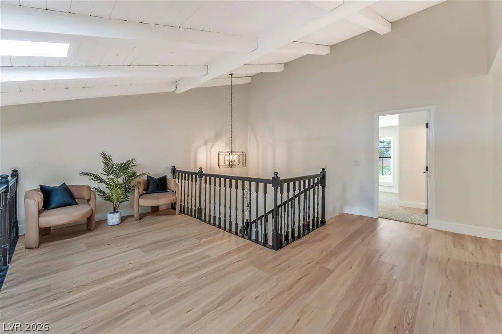 976 Pinehurst, Las Vegas, NV 89109