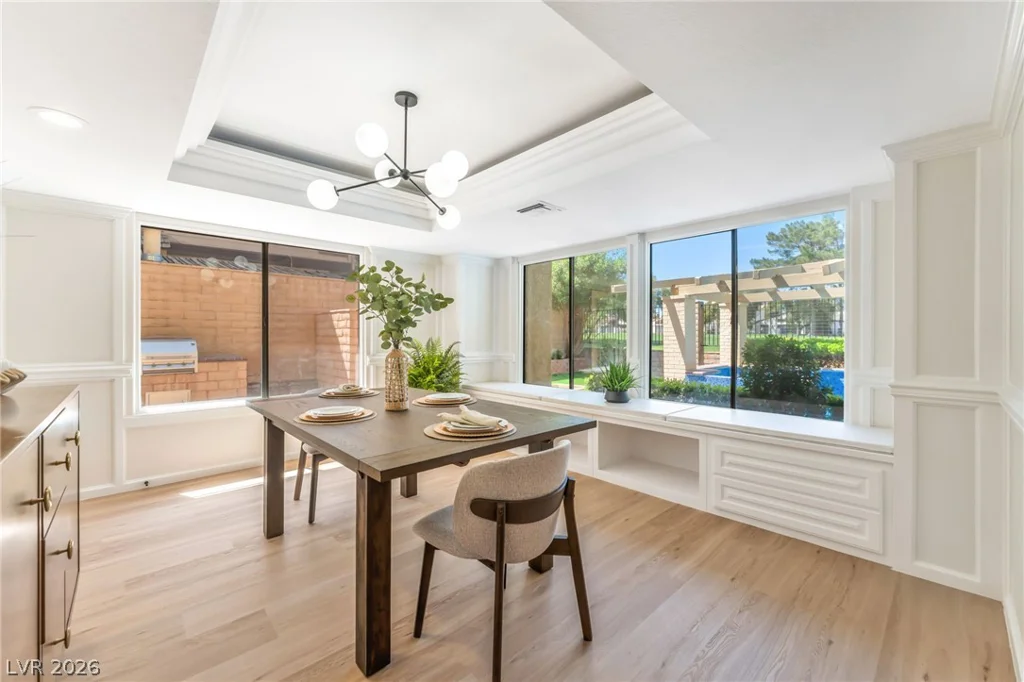 976 Pinehurst, Las Vegas, NV 89109