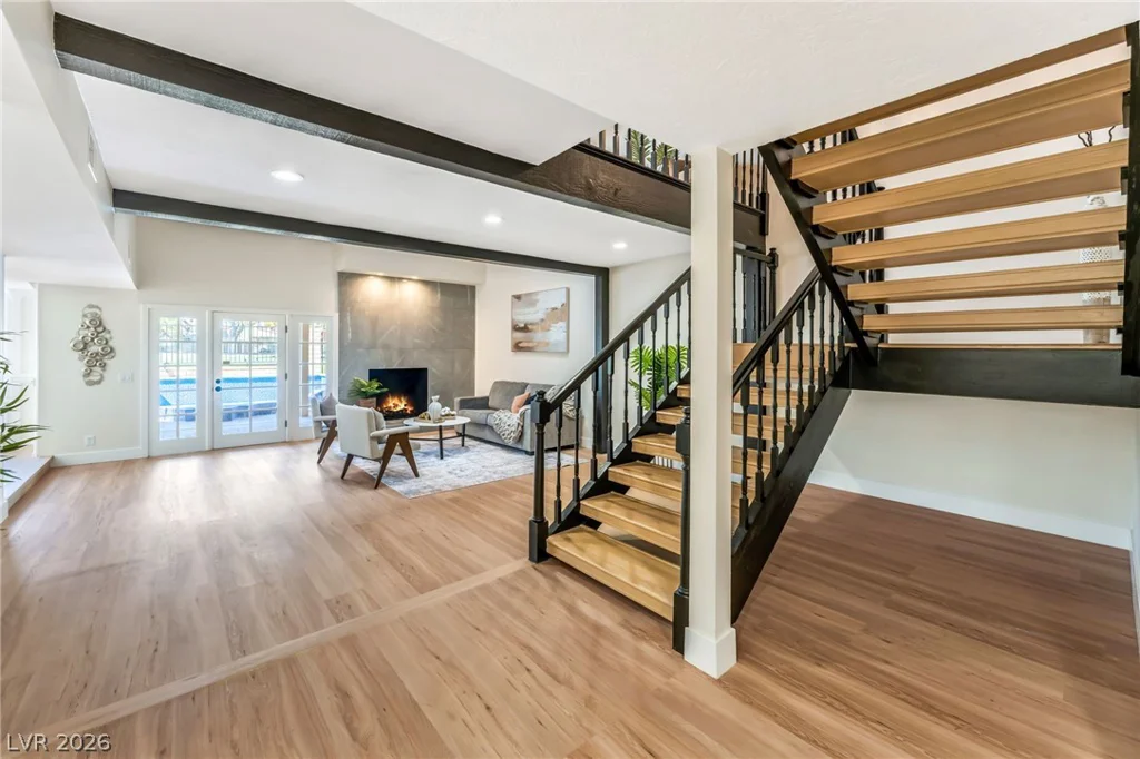 976 Pinehurst, Las Vegas, NV 89109