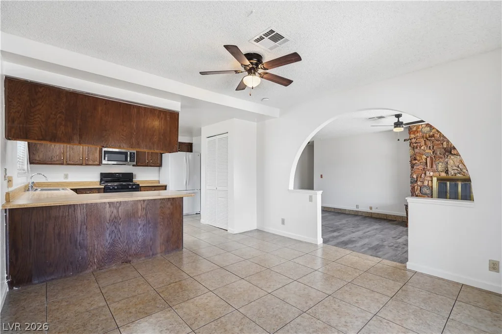 6067 Yorkshire, Las Vegas, NV 89156
