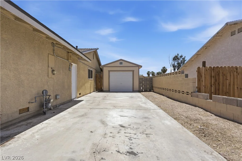 6067 Yorkshire, Las Vegas, NV 89156