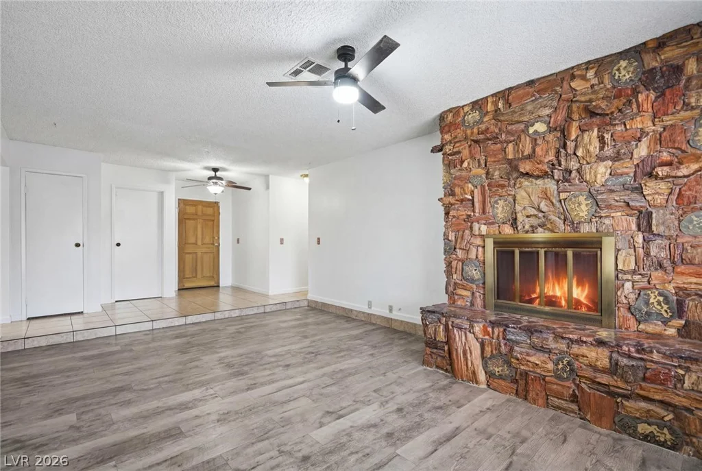 6067 Yorkshire, Las Vegas, NV 89156