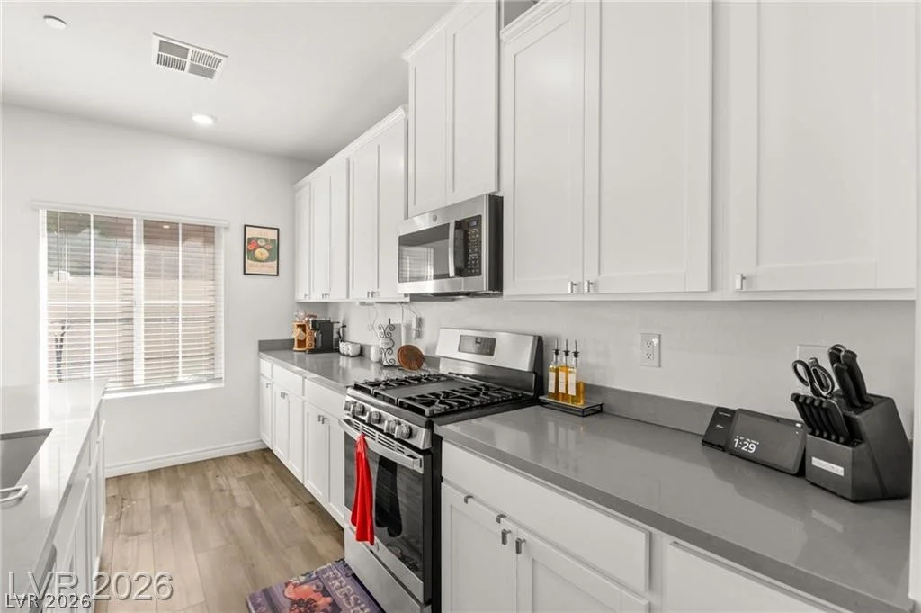 275 Luna Valley, Henderson, NV 89011