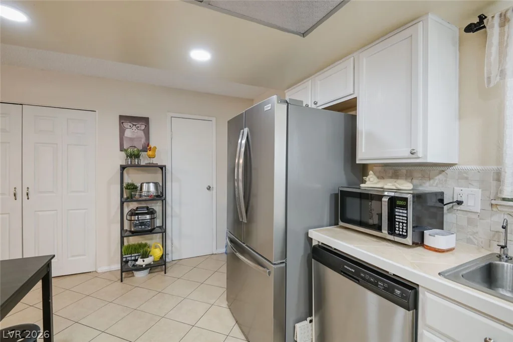 6231 Washington, Las Vegas, NV 89107