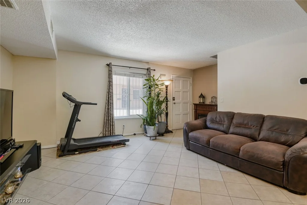 6231 Washington, Las Vegas, NV 89107