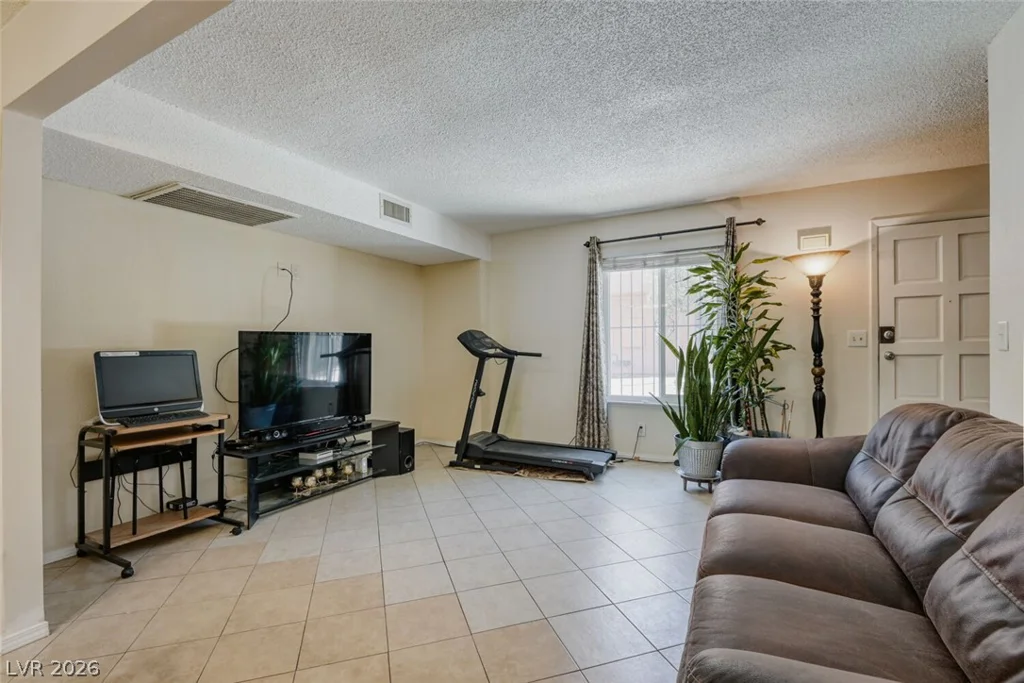 6231 Washington, Las Vegas, NV 89107