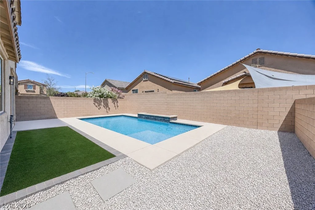 992 Cliff Castle, North Las Vegas, NV 89081