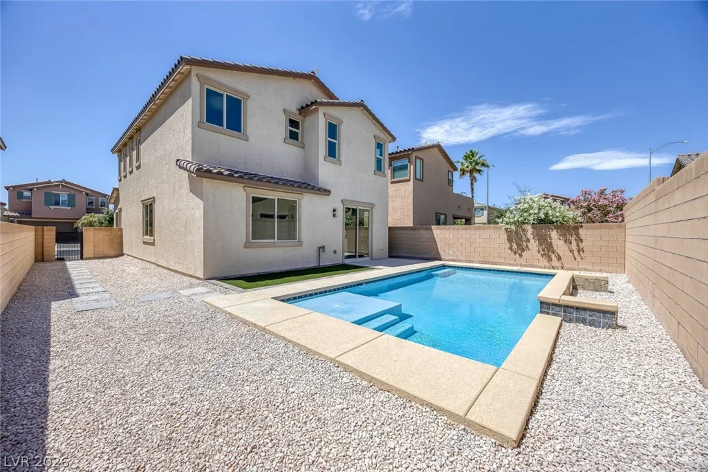 992 Cliff Castle, North Las Vegas, NV 89081