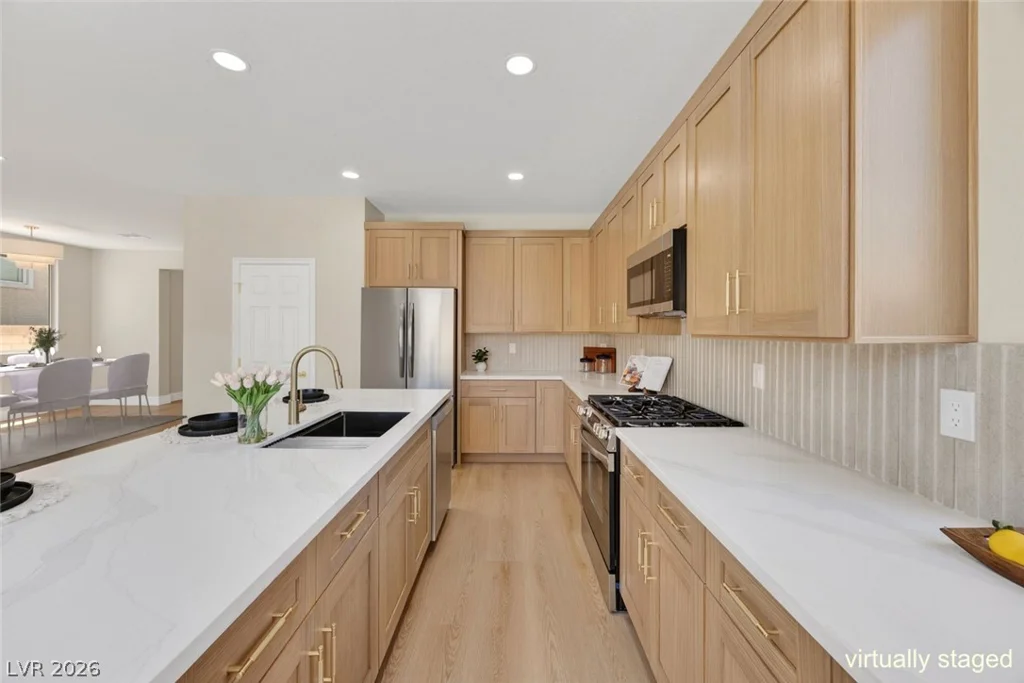 992 Cliff Castle, North Las Vegas, NV 89081