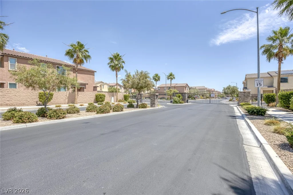 992 Cliff Castle, North Las Vegas, NV 89081