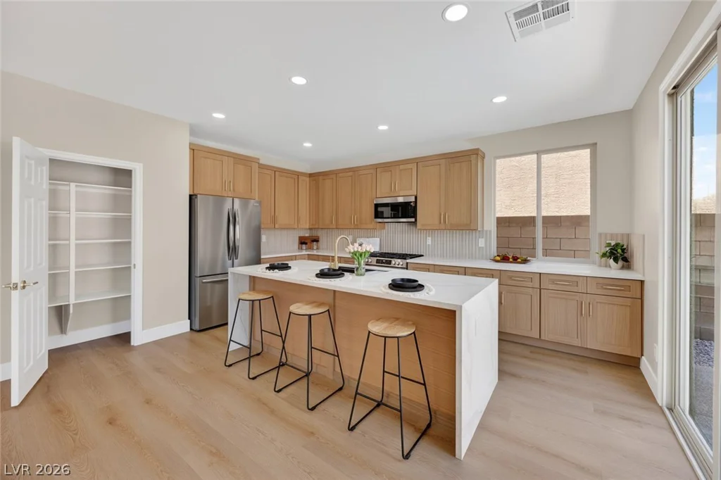 992 Cliff Castle, North Las Vegas, NV 89081