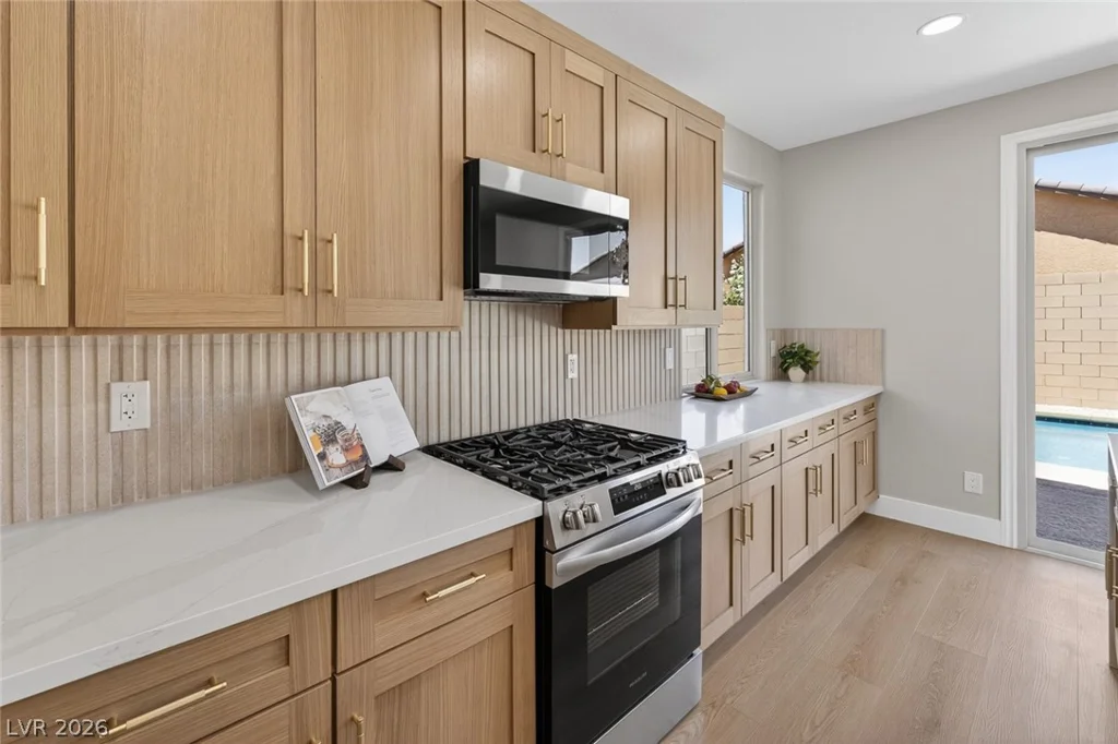 992 Cliff Castle, North Las Vegas, NV 89081
