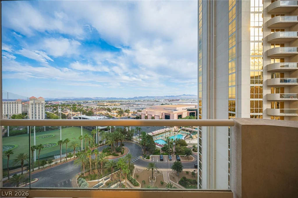 135 Harmon, Las Vegas, NV 89109
