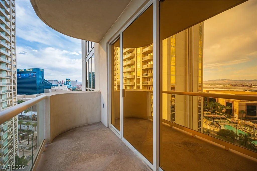 135 Harmon, Las Vegas, NV 89109