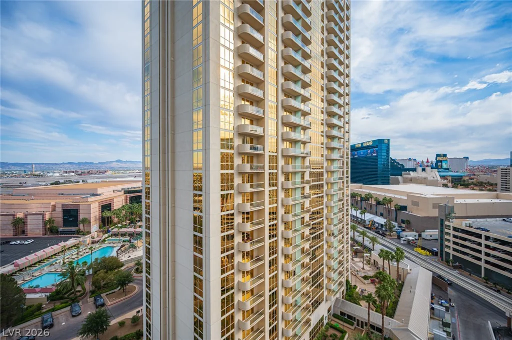 135 Harmon, Las Vegas, NV 89109