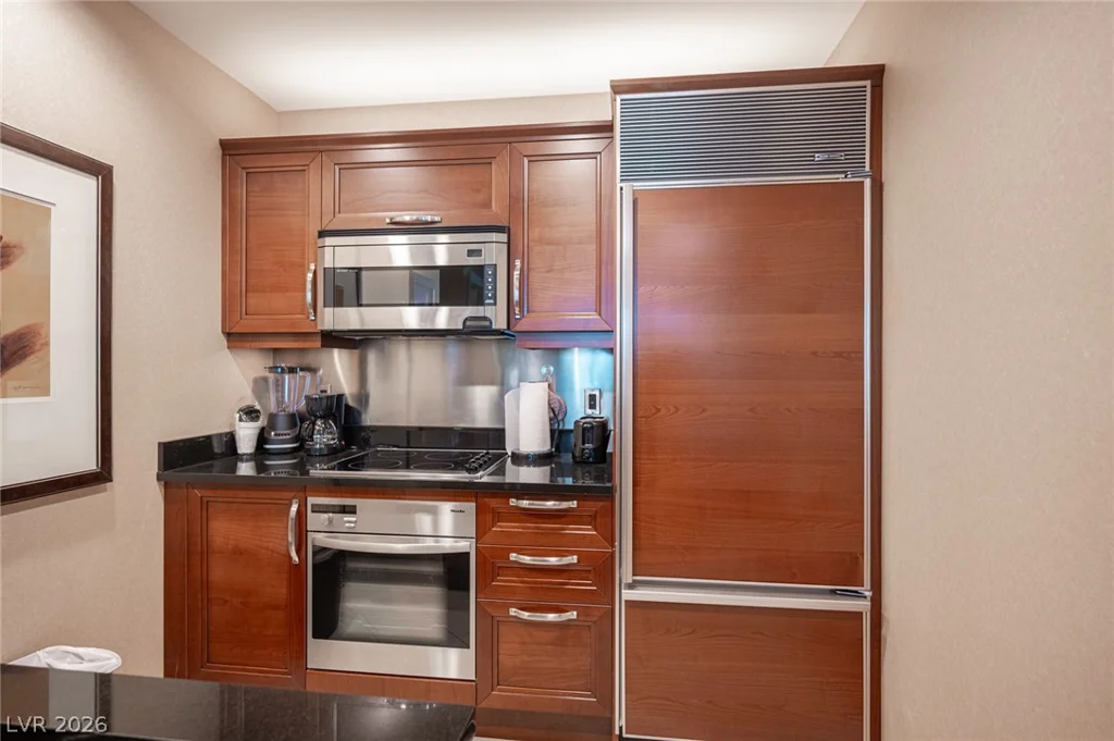 135 Harmon, Las Vegas, NV 89109