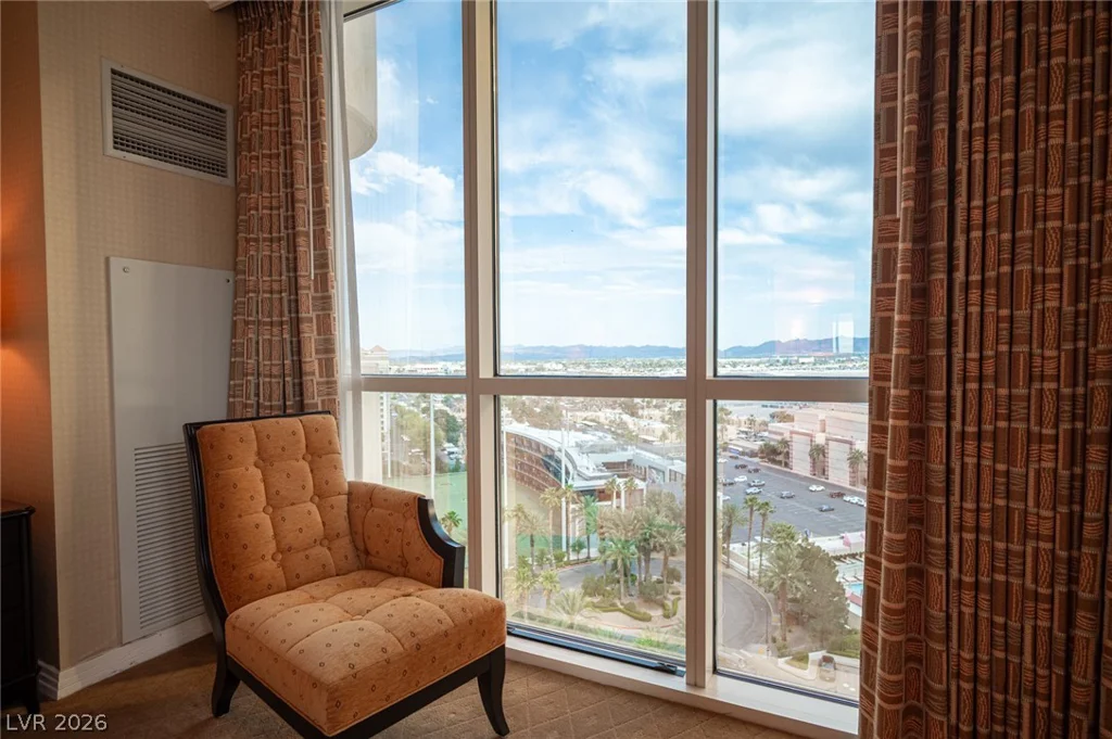 135 Harmon, Las Vegas, NV 89109