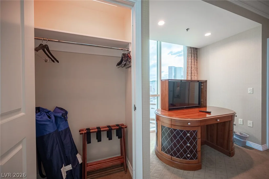 135 Harmon, Las Vegas, NV 89109
