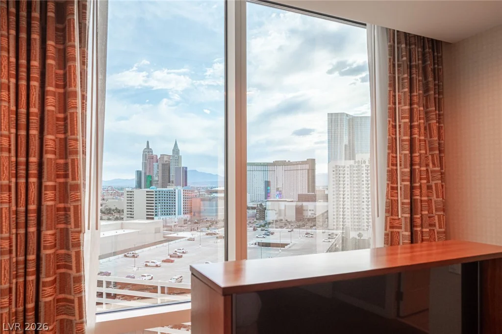 135 Harmon, Las Vegas, NV 89109