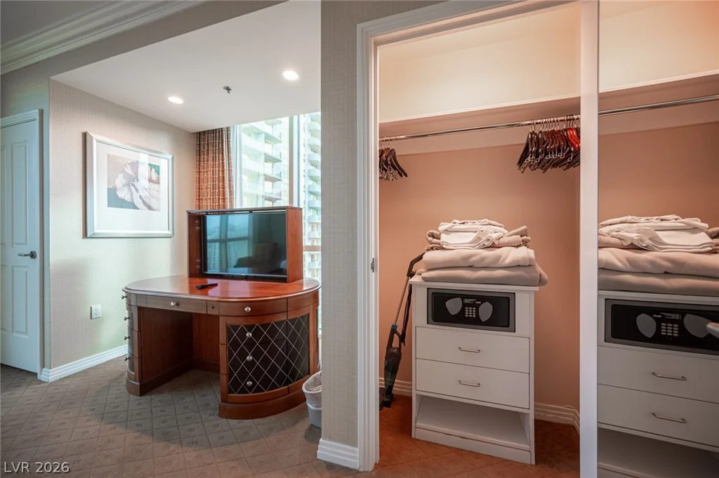 135 Harmon, Las Vegas, NV 89109
