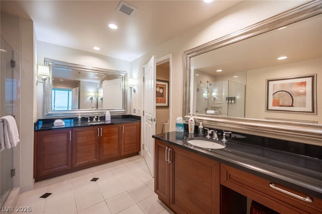 135 Harmon, Las Vegas, NV 89109