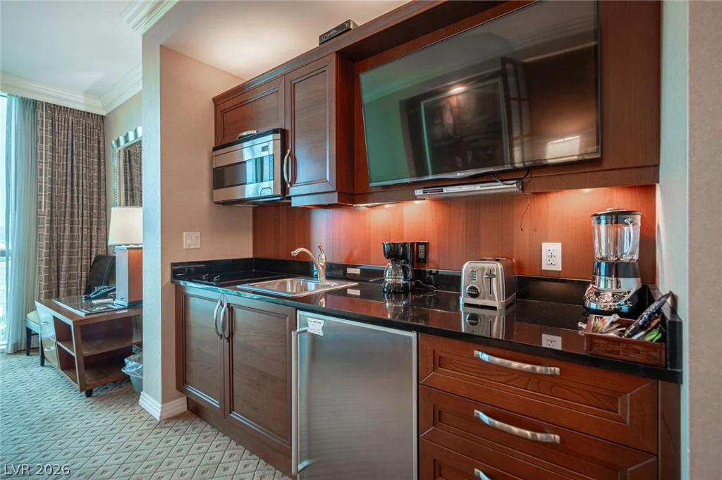 135 Harmon, Las Vegas, NV 89109