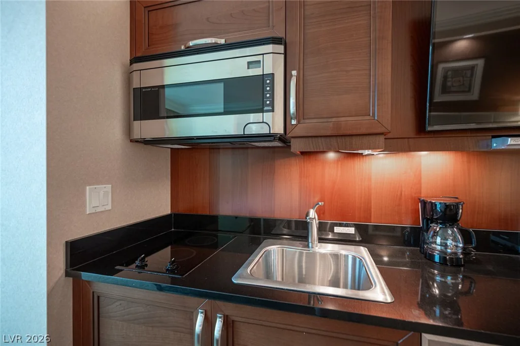 135 Harmon, Las Vegas, NV 89109