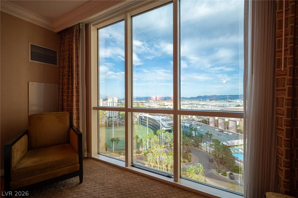 135 Harmon, Las Vegas, NV 89109