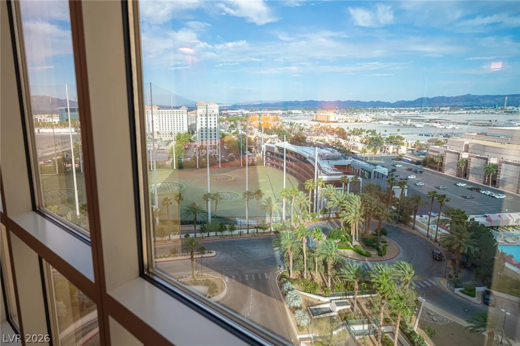 135 Harmon, Las Vegas, NV 89109