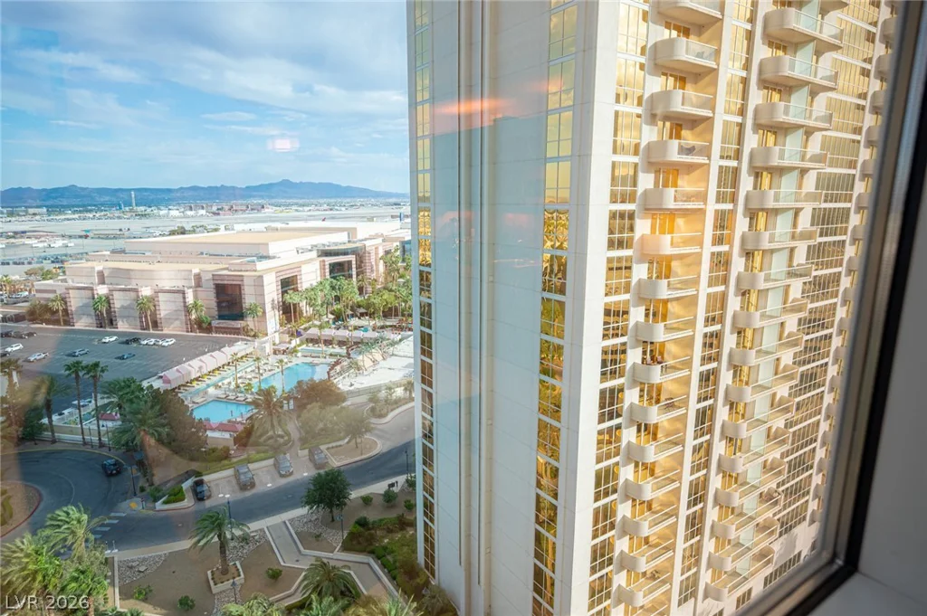 135 Harmon, Las Vegas, NV 89109